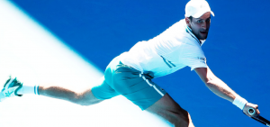 NOVAK ĐOKOVIĆ U PROBLEMU: Povredio se u trećem setu, pitanje hoće li moći da završi duel protiv Amerikanca!