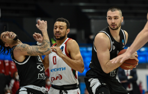 NEVEROVATAN PREOKRET PARTIZANA: „Crno – beli“ se vratili posle -18 i slavili košem u zadnjem napadu! (VIDEO)