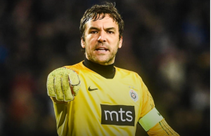 BRZO SU PREBOLELI PORAZ OD ZVEZDE: Stojković i Marković uživaju uz pesmu, društvo im pravi okoreli zvezdaš! (FOTO)