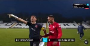 ‘DONESITE PARE ODMAH’: Umalo haos nakon utakmice Čukarički – Radnički, golman Nišlija potpuno izgubio živce, saigrači ga jedva obuzdali (VIDEO)