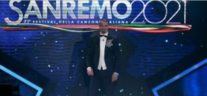 IBRAHIMOVIĆ ‘ZAPALIO’ DRUŠTVENE MREŽE! Zlatan izašao na scenu Sanrema uz taktove čuvene srpske pesme! (VIDEO)