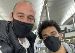 HIT FOTKA NASTALA PRILIKOM SUSRETA BORJANA I SALAHA: Zvezdin kapiten ‘prozvao’ asa Liverpula: ‘Sećaš se poraza na Marakani?’