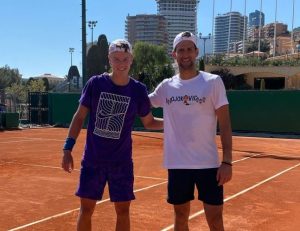 ĐOKOVIĆ TRENIRAO SA PRVIM JUNIOROM SVETA! Danac sa osmehom poručio: ‘1-0 za tebe Nole’ (VIDEO)