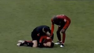 HEROJSKI GEST SUDIJE U KOMŠILUKU: Arbitar u poslednjim momentima pomogao igraču Sarajeva koji se gušio i sprečio tragediju!