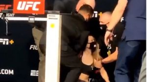 VELIKA DRAMA NA UFC MERENJU: Litvanka nije mogla da stoji na nogama, dva puta pala s vage – hitno je prevezli u bolnicu (VIDEO)