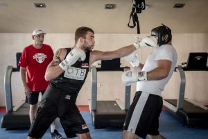 SRPSKI BOKSER OTPUTOVAO U VLADIKAVKAZ: Veljko Ražnatović u Rusiji nastavlja pripreme za jubilarni trijumf