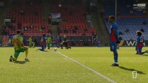 O NJEGOVOM POTEZU BRUJI OSTRVO: Milivojevićev saigrač prvi odbio da kleči u Premijer ligi, a onda je poslao brutalnu poruku koja odjekuje