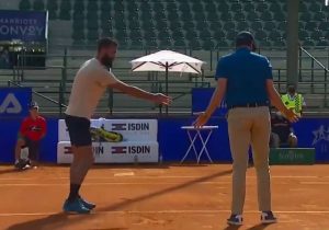 FRANCUZ KALJA UGLED TENISA: Per pljuvao po terenu i pravio namerne servis greške! (VIDEO)