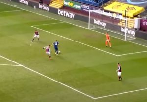 NAVIJAČI PROKLINJU DŽAKU: Svi se smeju ovom kiksu Arsenalovog igrača (VIDEO)