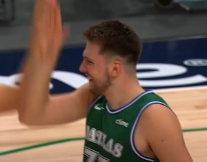 KAKO JE LUKA DONČIĆ ŠARMIRAO SUDIJU: Prišao joj je, a ona je odmah promenila izraz lica! (VIDEO)