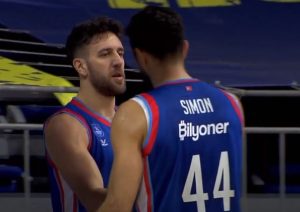 EFES SAVLADAO BASKONIJU POSLE PRODUŽETKA: Larkin pogađao iz svih oružja, solidan Micić (VIDEO)