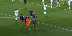 PRAVI SPEKTAKL! ZAVRŠNICA ZA PAMĆENJE: Golman Sevilje pogodio za izjednačenje u 94. minutu! (VIDEO)