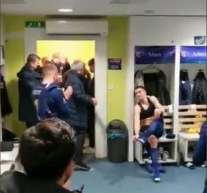 NAKON NAJVEĆE BLAMAŽE U KARIJERI: Murinjo ulazi u svlačionicu Dinama, evo šta sledi! (VIDEO)