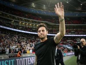 POZNATO KO ĆE ZAMENITI MURINJA NA KLUPI TOTENHEMA: Samo 29 godina ima mladi stručnjak! (VIDEO)