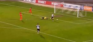 BIO JE TOLIKO SIGURAN U SEBE, A SAD MU SE SVI SMEJU! Bugarski fudbaler učinio nešto neverovatno! (VIDEO)