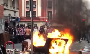 VELIKI NEREDI U ŠPANIJI, ZBOG FUDBALA: Huligani pale kontejnere, gori Bilbao iz bizarnog razloga (VIDEO)