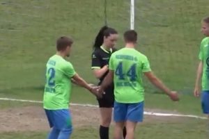 ‘JECO, OKO MOJE, NISMO SE TAKO DOGOVORILI’: Neverovatne scene, dosudila penal za goste, a onda je počeo pakao s tribina (VIDEO)