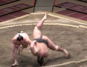 VELIKA TRAGEDIJA! Sumo rvač preminuo nakon mesec dana od zadobijene povrede! (VIDEO)