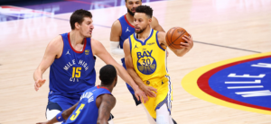 KARI ISPISAO ISTORIJU, JOKIĆ OPET NAJEFIKASNIJI U PORAZU: Golden Stejt sve bliži plej-ofu! (VIDEO)