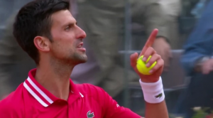 ‘JE**ĆU TI MAMU’: Novak izgubio gem, pa ‘častio’ svoju ložu gnusnim uvredama!