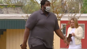 DA LI MOŽETE DA GA PREPOZNATE?: Neverovatna transformacija – pre godinu dana je igrao u NBA, a sada ima skoro 200 kilograma! (FOTO)