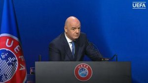 INFANTINO OBJASNIO ZAŠTO JE PRAVIO SELFI PORED KOVČEGA: „Zamolili su me da to uradim!“