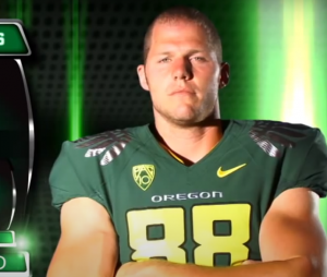 NEKADAŠNJI AS FILADELFIJE SPREČIO VELIKU TRAGEDIJU: Izvukao čoveka iz zapaljenog vozila samo nekoliko trenutaka pre eksplozije! (FOTO)