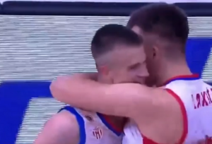 KAKO JE 15-GODIŠNJI DEČAK JUČE REŠIO MEČ BORCA I FMP-A: Za 20-tak sekundi je postigao dve odlučujuće trojke! (VIDEO)