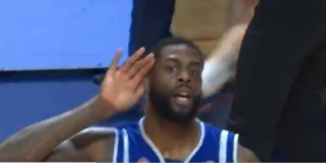 DELIJE SU POBESNELE ZBOG OVOG POTEZA: Košarkaš Budućnosti monstruozno zakucao, pa se okrenuo ka publici i uradio ovo! (VIDEO)