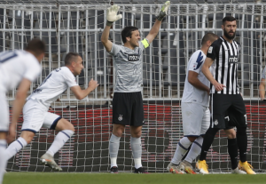 ‘NIJE PREŠLA CELA’: Stojković i na treningu Partizana ima muku sa linijama! (VIDEO)