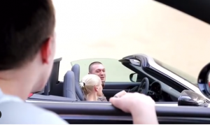 HIT! POZNATI JUTJUBER ZAUSTAVIO ILIEVA, A NIJE GA PREPOZNAO: Usledio je legendaran odgovor! (VIDEO)