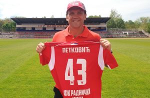RAMBO SE VRATIO NA MESTO USPEHA: Legendarni fudbaler posetio Radnički iz Niša!