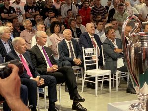 TADA SE NEBO OTVORILO: Crvena zvezda obeležila trideset godina od evropske titule! (VIDEO)