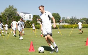 NOVI ŠTOPER PARTIZANA U CRNO-BELOJ OPREMI: Saničanin se pridružio ‘parnom valjku’ – pogledajte kako se snašao na prvom treningu! (VIDEO)