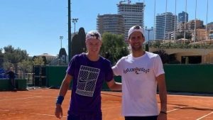‘IGRAŠ KAO PI***CA’: Klinac koji je pre mesec dana trenirao sa Novakom napravio haos neviđenih razmera – ATP pokrenuo detaljnu istragu! (VIDEO)