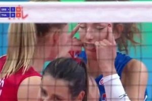 BRUKA I SRAMOTA: Srpska odbojkašica rasističkim gestom osramotila Srbiju! (VIDEO)