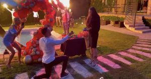 KATARINA JE REKLA ‘DA’: Marko Gobeljić zaprosio devojku! Spektakularna bakljada! (VIDEO)