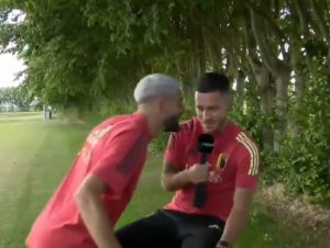 OVAKVOM PONIŽENJU SE NIJE NADAO: Azara provocirao saigrač tokom intervjua i to član velikog rivala! (VIDEO)