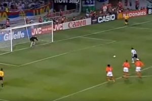 ‘TO JE MOJA NAJVEĆA TRAUMA’: Mijatović se prisetio čuvenog penala – na pitanje da li se još uvek prečka trese , dao je urnebesan odgovor! (VIDEO)