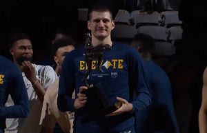 GEST VREDAN POŠTOVANJA: Jokić razbio NBA zvezdu, pa mu poslao nešto što će dugo čuvati! (FOTO)