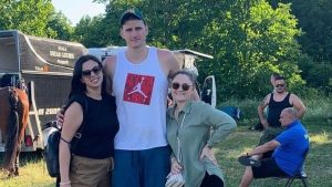 SVI SE PITAJU GDE JE I ŠTA RADI DOK JE U SRBIJI: Jokić zbog trka konja morao da napusti Sombor, a kada se pojavio nastao je haos!