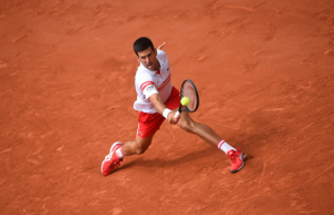 NOVAK USPEO DA SMANJI ZAOSTATAK: Jedan detalj na Novakovoj šaci izaziva zabrinutost kod navijača! (FOTO)