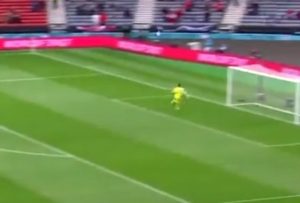 DA LI VEĆ SADA IMAMO NAJBOLJI GOL EVROPSKOG PRVENSTVA: Patrik Šik lobovao golmana Škotske sa pola terena! (VIDEO)