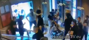 BRUTALNA TUČA NA EVROPSKOM PRVENSTVU: Huligani napravili haos i zamalo povredili bebu! (VIDEO)
