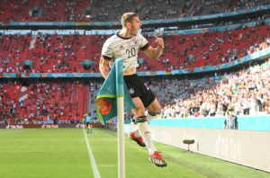 GODIŠNJA PLATA NA NIVOU NAJBOLJIH U SUPERLIGI: Uništio Portugal, a zarađuje mizerno u odnosu na saigrače!