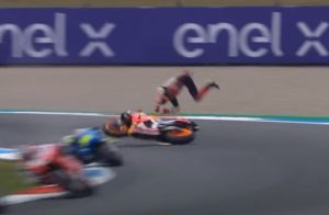 STRAVIČAN PAD MARKA MARKEZA NA TRENINGU: Vozio je preko 120 km/h, malo je falilo da dođe do tragedije! (VIDEO)