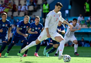 NAVIJAČI ĆE TEK DA GA KRITIKUJU: Morata promašio penal protiv Slovačke! (VIDEO)