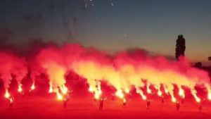 DOMAĆI ZADATAK ZA GROBARE I DELIJE: Nižerazredni klub napravio spektakularnu proslavu povodom ulaska u viši rang! (VIDEO)