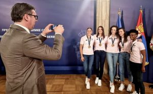 ZLATNE DEVOJKE STIGLE U BEOGRAD: Predsednik ugostio žensku reprezentaciju (FOTO)