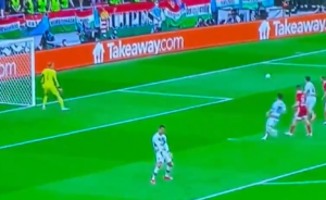 RONALDO SE NALJUTIO NA ŽOTU JER MU NIJE DODAO LOPTU: On se samo okrenuo i nastavio da trči! (VIDEO)